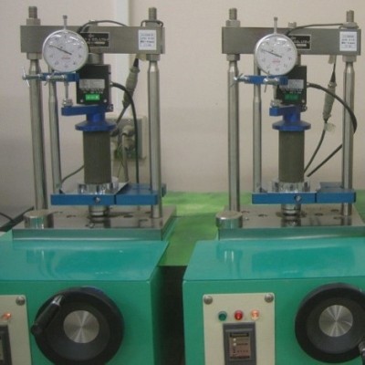 土の一軸圧縮試験